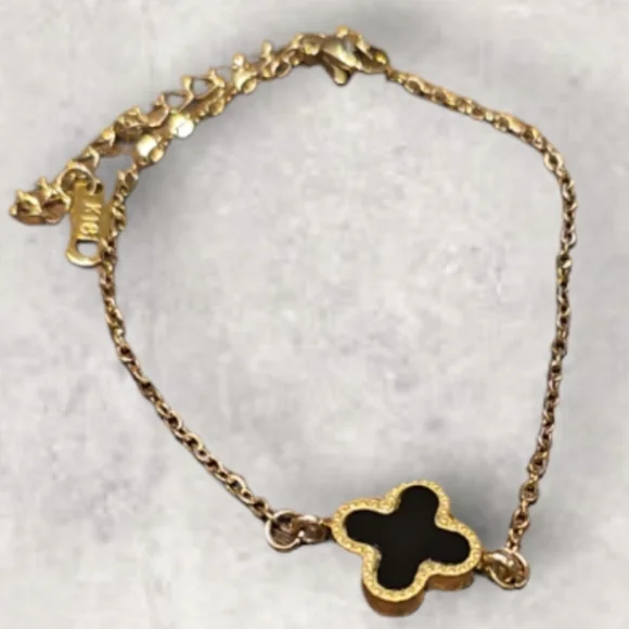 18K Gold Plated, Black / White,Four-leaf Clover Bracelet. - Picture 4 of 5